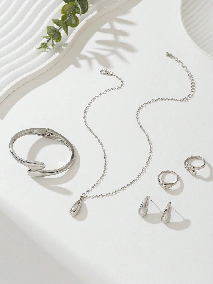Minimalist Teardrop Jewelry Set detail photo 4 - Jewelry Sets at ShopKaar